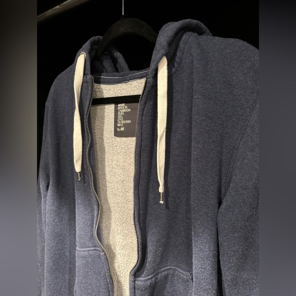 Basic Jacket 💙 - Picture 2 of 4